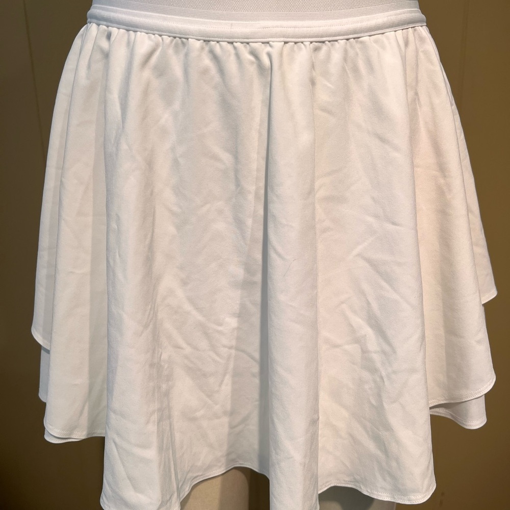 Lululemon Athletica Cream Mini Skater Skorts Asymmetrical